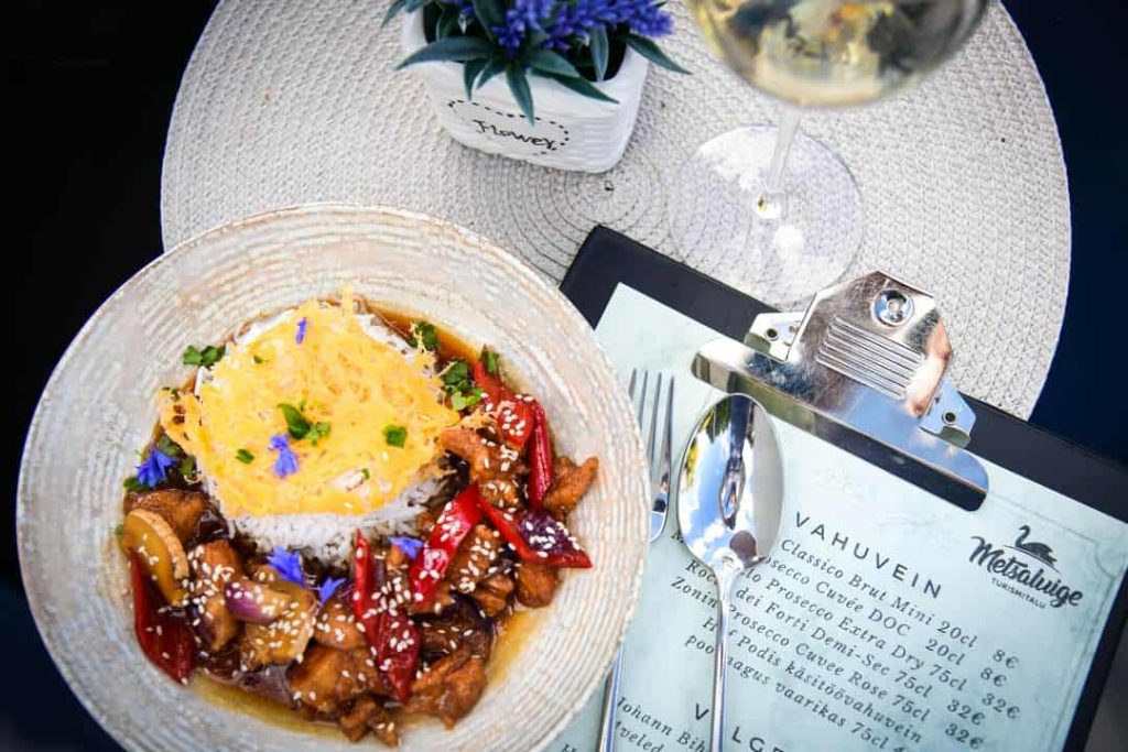 metsaluige-cafe-restaurant-honey-day