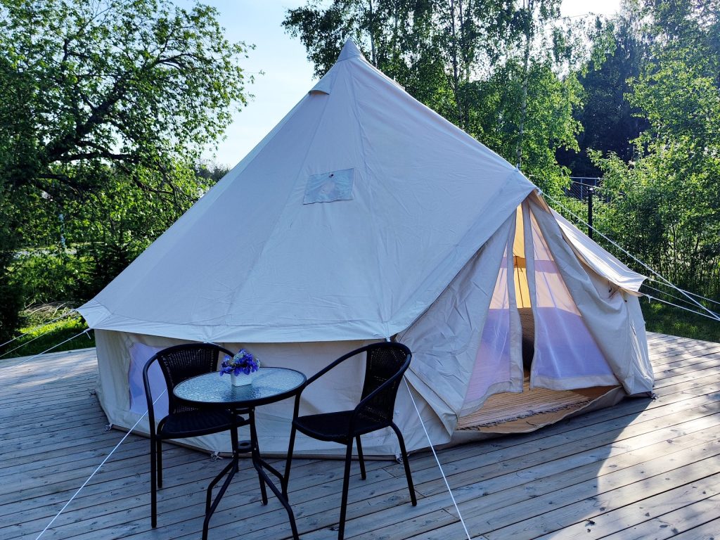 metsaluige glamping telk